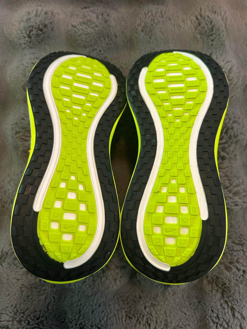 New Nike VOMERO PLUS Mango
Road Running, Walking - Picture 3 of 8